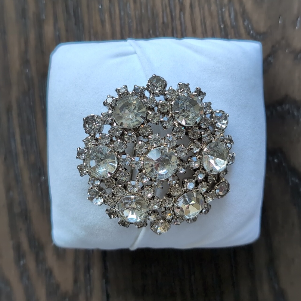 VINTAGE LARGE RHINESTONE CLUSTER BROOCH - Picture 4 of 6